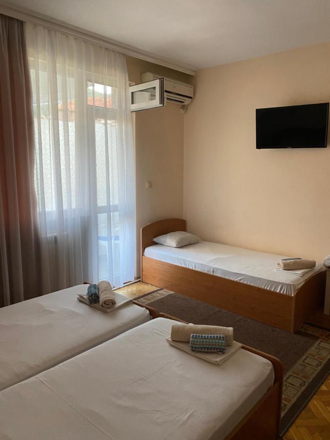 Family Hotel "May" Petrics Kültér fotó