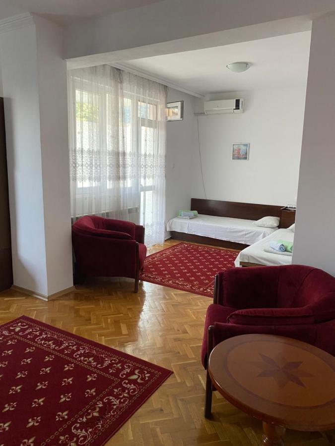 Family Hotel "May" Petrics Kültér fotó