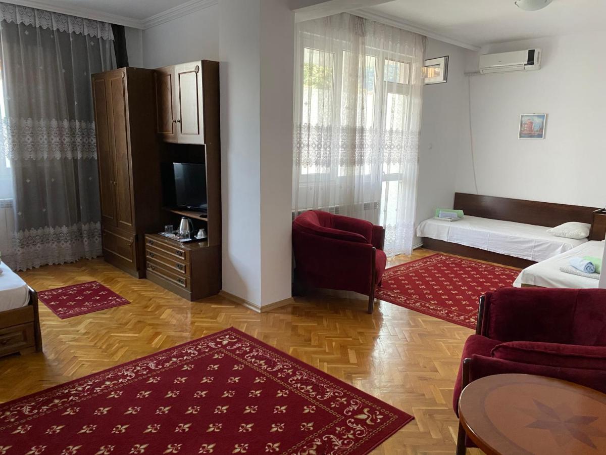 Family Hotel "May" Petrics Kültér fotó