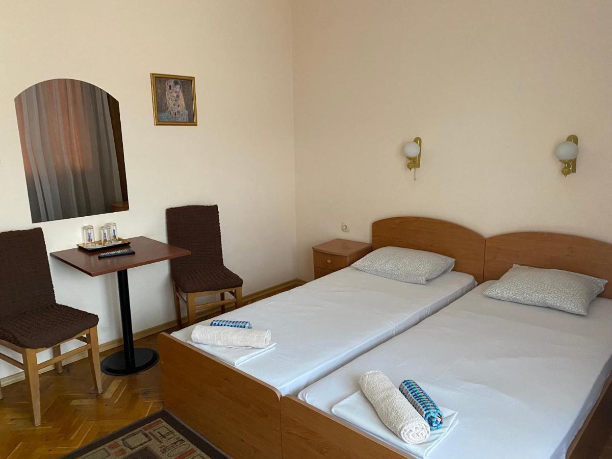 Family Hotel "May" Petrics Kültér fotó